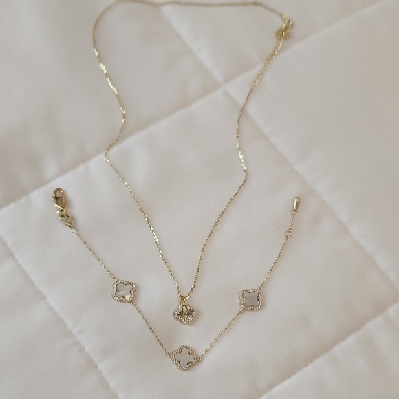 Clover Gold Necklace and Braclet Set - Picture 1 of 5